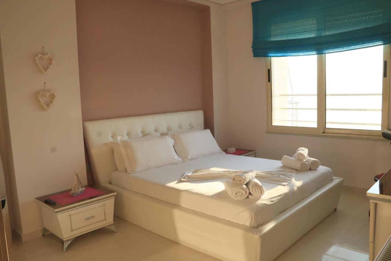 Luxury Seafront Apartments Sarandë Exterior foto